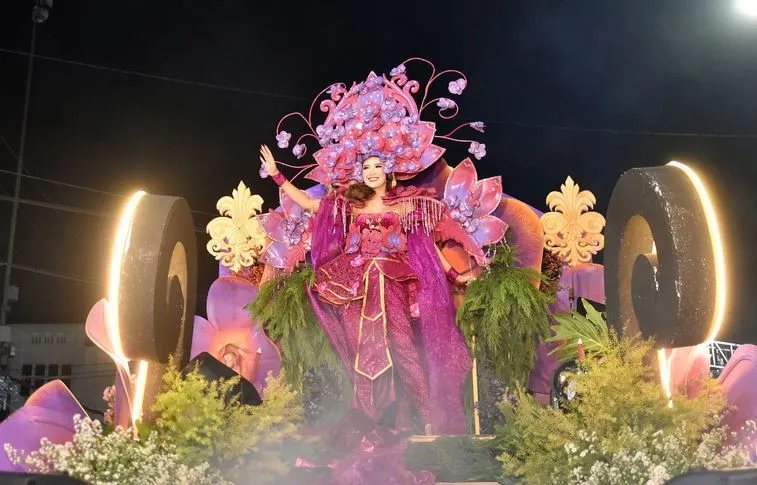 Gudang Garam Tampilkan Kerajaan Bunga Anggrek di Dhoho Night Carnival 2026 Kota Kediri