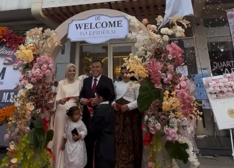 klinik epiderm Klinik Epiderm Resmi Dibuka di Surabaya dengan Konsep One Stop… klinik epiderm - ilustrasi berita Klinik Epiderm Resmi Dibuka di Surabaya dengan Konsep One Stop Solution untuk…
