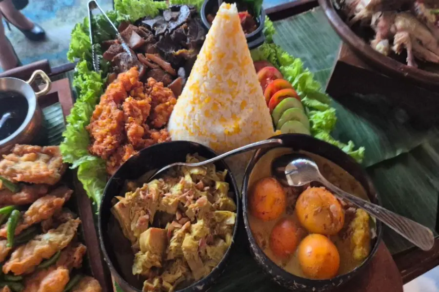 kuliner tradisional Vasa Hotel Surabaya Angkat Kuliner Tradisional Jawa Timur kuliner tradisional - ilustrasi berita Vasa Hotel Surabaya Angkat Kuliner Tradisional Jawa Timur