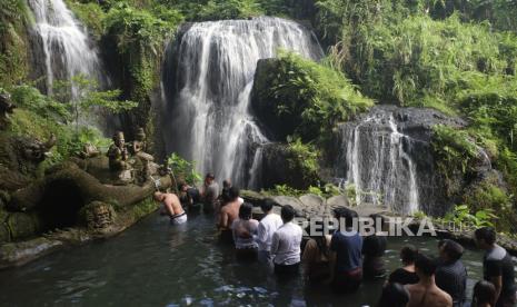 Bolehkah Umat Islam Ikut Melukat di Bali? Ini Kata MUI