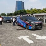 pasangan lansia - ilustrasi berita Pasangan Lansia Tak Takluk Usia: Jelajah Benua 10 Bulan Menuju Mekah dan Eropa