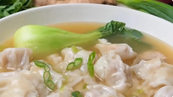 sup wonton Cozy Wonton Soup: Sup Wonton Hangat dengan Isian Udang dan Daging… sup wonton - ilustrasi berita Cozy Wonton Soup: Sup Wonton Hangat dengan Isian Udang dan Daging yang Gurih
