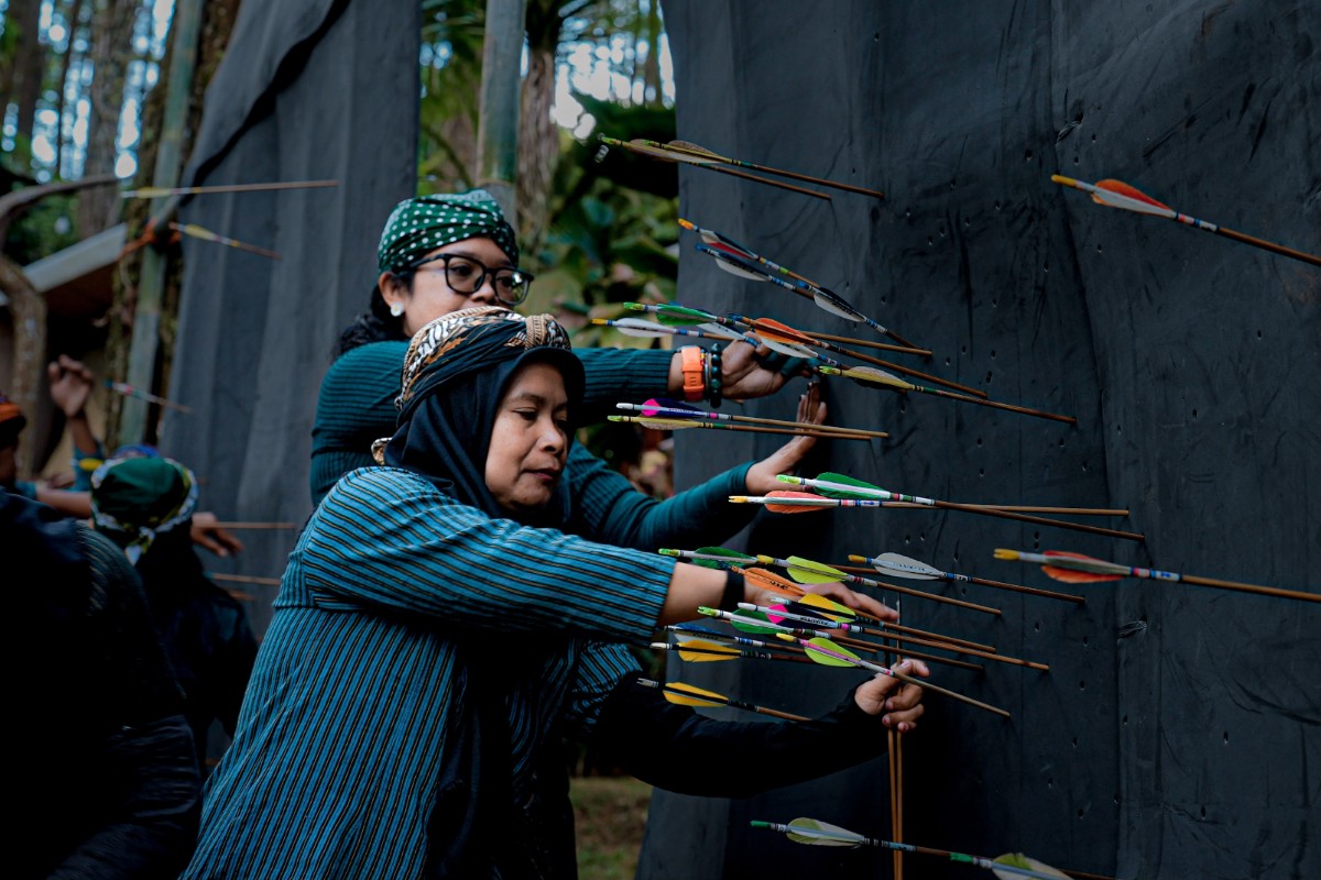 wisata jemparingan Wisata Jemparingan Dikembangkan di Borobudur Highland… wisata jemparingan - ilustrasi berita Wisata Jemparingan Dikembangkan di Borobudur Highland melalui Land & Legacy