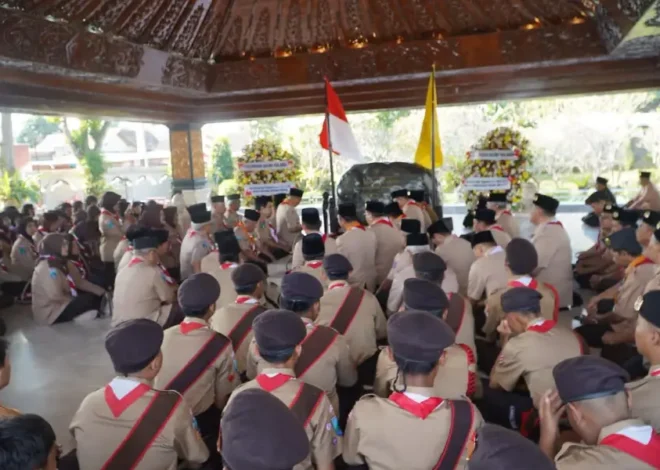 Ketua Kwarnas-Kwarda Jatim Ziarah ke Makam Bung Karno, Buwas: Pramuka Jangan Kehilangan Akar Sejarah