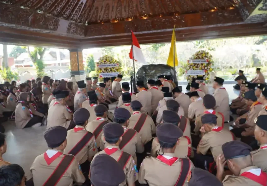 Ketua Kwarnas-Kwarda Jatim Ziarah ke Makam Bung Karno, Buwas: Pramuka Jangan Kehilangan Akar Sejarah