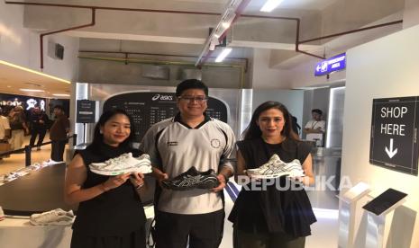 Minta Teks Sumber untuk Menulis Ulang ASICS Gel-Stratus MC