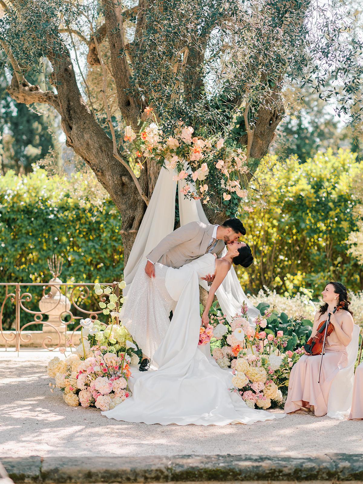 bastide du roy Luxury Bastide du Roy: Inspirasi Pernikahan di French Riviera bastide du roy - ilustrasi berita Luxury Bastide du Roy: Inspirasi Pernikahan di French Riviera