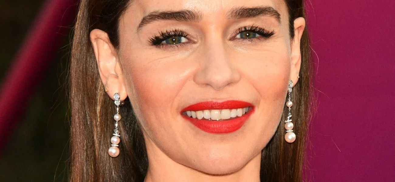 emilia clarke Emilia Clarke Tampil dengan Gaun Rajut Sheer Tanpa Bra di… emilia clarke - ilustrasi berita Emilia Clarke Tampil dengan Gaun Rajut Sheer Tanpa Bra di Peragaan Maison Margiela