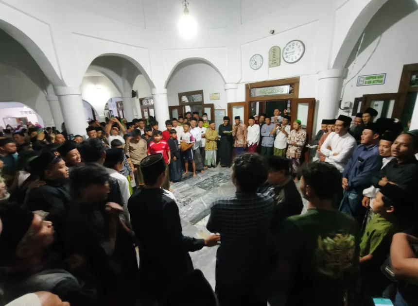 Tradisi Sebar Koin Peringatan Maulid Nabi di Masjid Jamsaren Sejak 1908 Berpotensi Jadi Wisata Religi