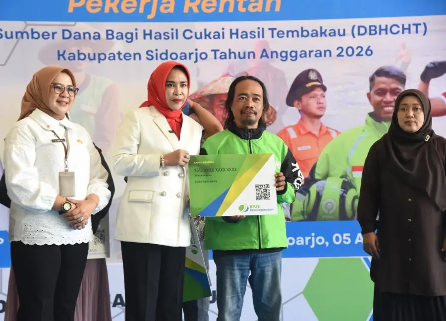 pekerja rentan Pemkab Sidoarjo Daftarkan 42.210 Pekerja Rentan ke JKK dan JKM… pekerja rentan - ilustrasi berita Pemkab Sidoarjo Daftarkan 42.210 Pekerja Rentan ke JKK dan JKM BPJS Ketenagakerjaan