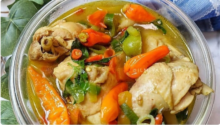 pindang ayam Pindang Ayam dengan Tomat, Nanas, dan Kemangi: Hidangan Berkuah… pindang ayam - ilustrasi berita Pindang Ayam dengan Tomat, Nanas, dan Kemangi: Hidangan Berkuah Gurih dan Segar