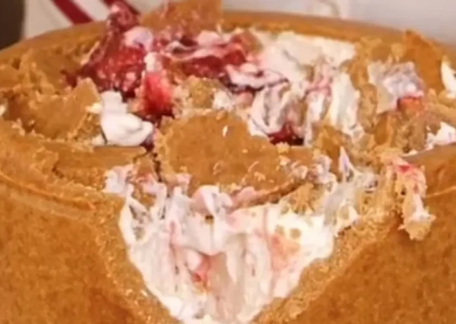 Resep Upside Down Cheesecake, Dessert Creamy dengan Strawberry Compote