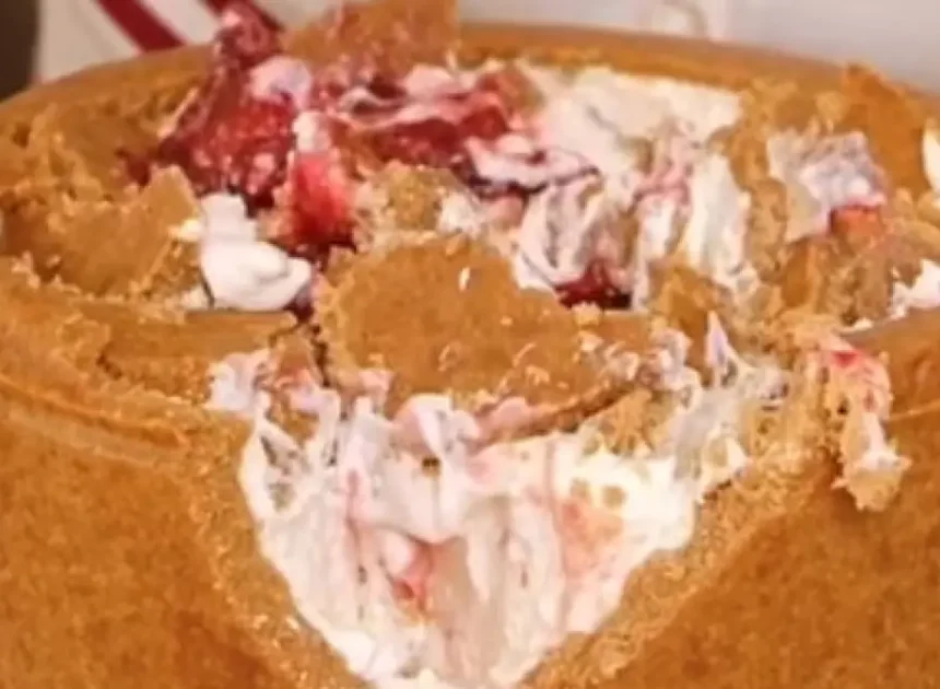 Resep Upside Down Cheesecake, Dessert Creamy dengan Strawberry Compote