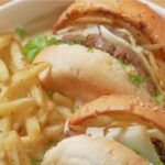 burger homemade - ilustrasi berita Burger Homemade dengan Saus Garlic Parmesan: Daging Juicy dan Keju Meleleh