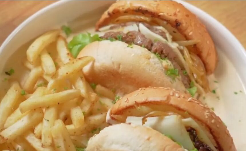 Burger Homemade dengan Saus Garlic Parmesan: Daging Juicy dan Keju Meleleh
