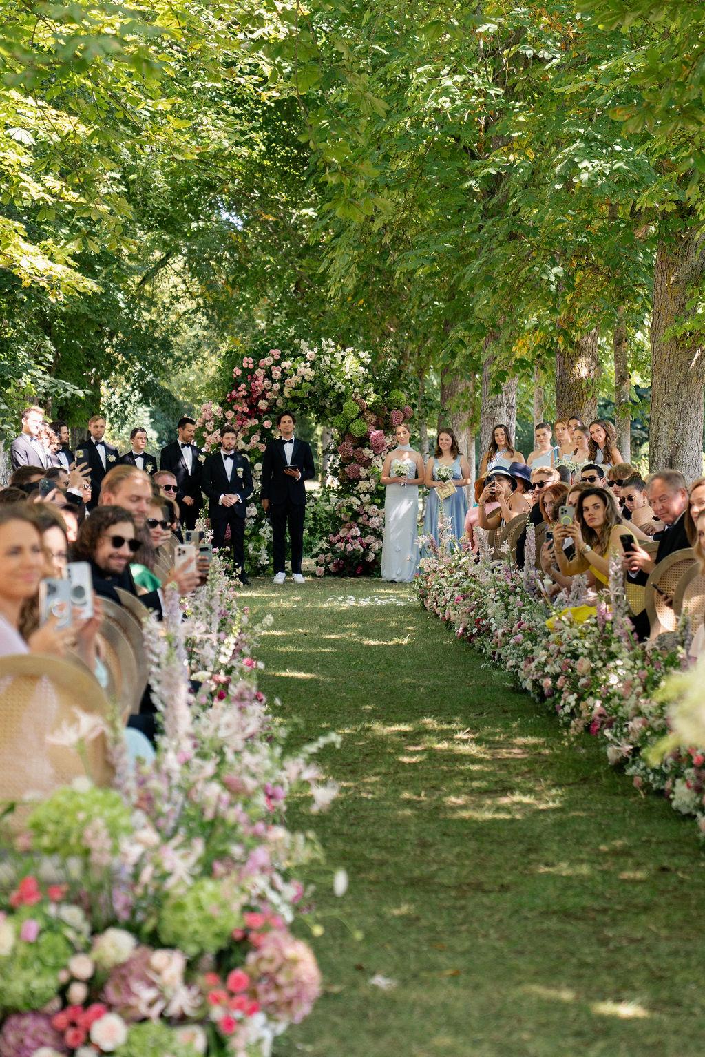 ch teau wedding Ch Teau Wedding: Château wedding: Ketemunya Keagungan Medieval… ch teau wedding - ilustrasi berita Ch Teau Wedding: Château wedding: Ketemunya Keagungan Medieval dan Elegansi Couture…