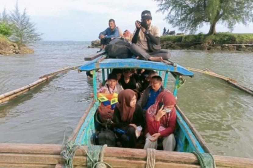 dinkes simeulue Dinkes Simeulue Kirim Tim Medis ke Pulau Teupah, Layanan… dinkes simeulue - ilustrasi berita Dinkes Simeulue Kirim Tim Medis ke Pulau Teupah, Layanan Kesehatan Gratis untuk…