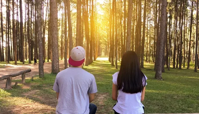 Kenali Perempuan Pendiam yang Diam-Diam Menjauh: Perubahan Kecil yang Perlu Diperhatikan