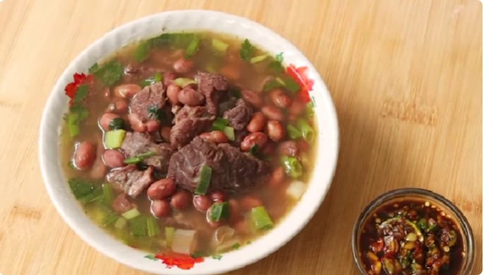 sup daging kacang Sup Daging Kacang Merah: Pilihan Hangat Saat Musim Hujan sup daging kacang - ilustrasi berita Sup Daging Kacang Merah: Pilihan Hangat Saat Musim Hujan